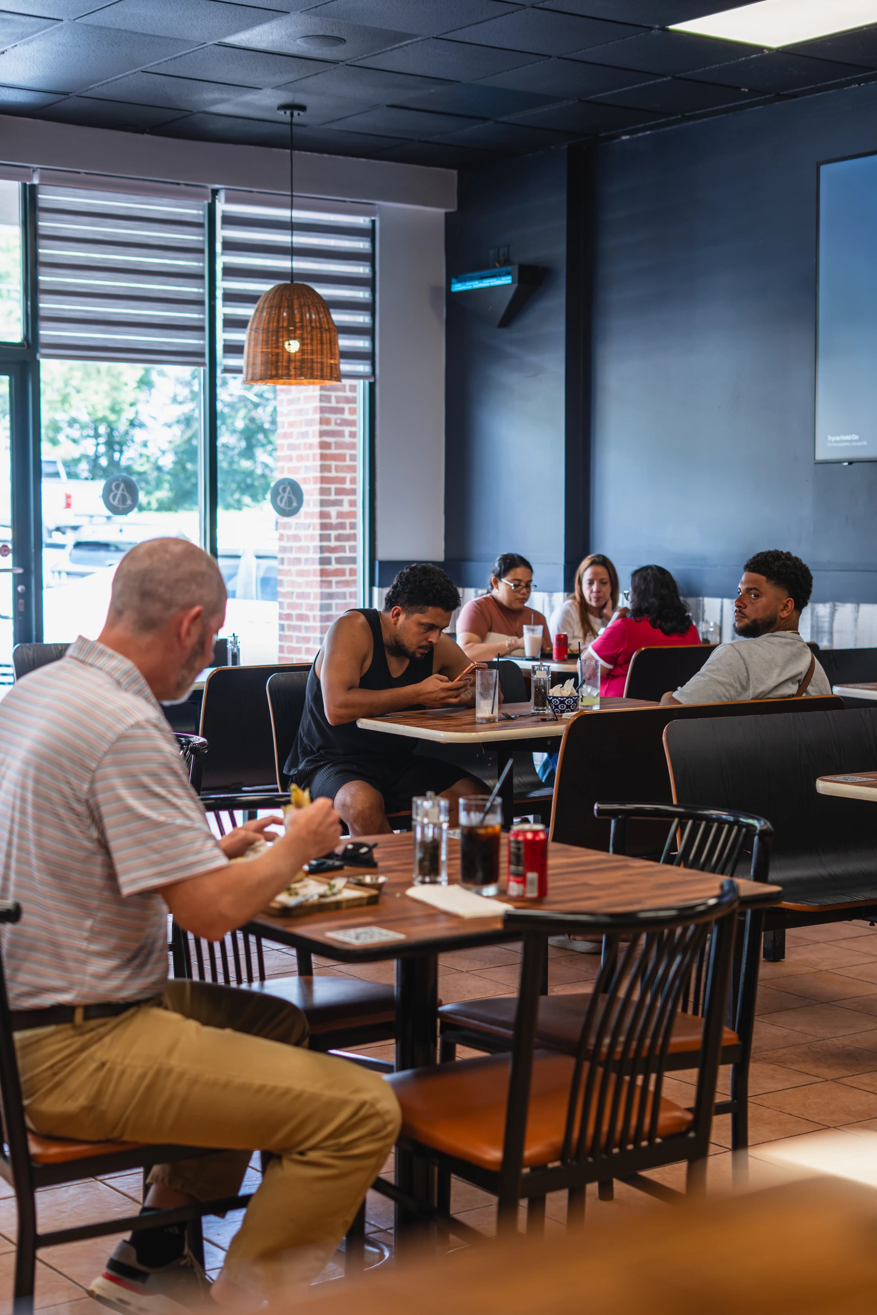 Guests dining in the Alta Brasa room